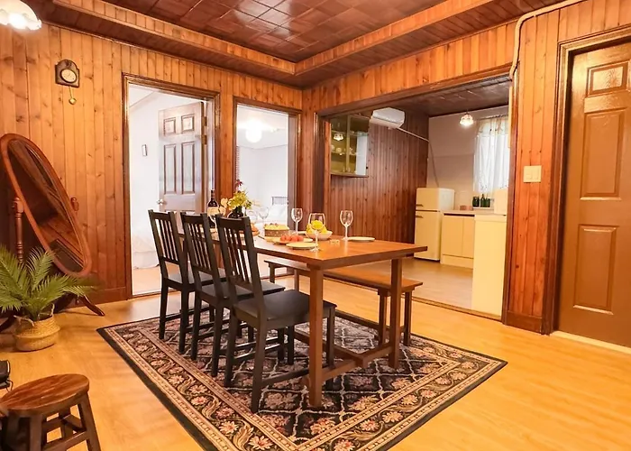 Seongsu Station Spacious 3br House With 4 Beds