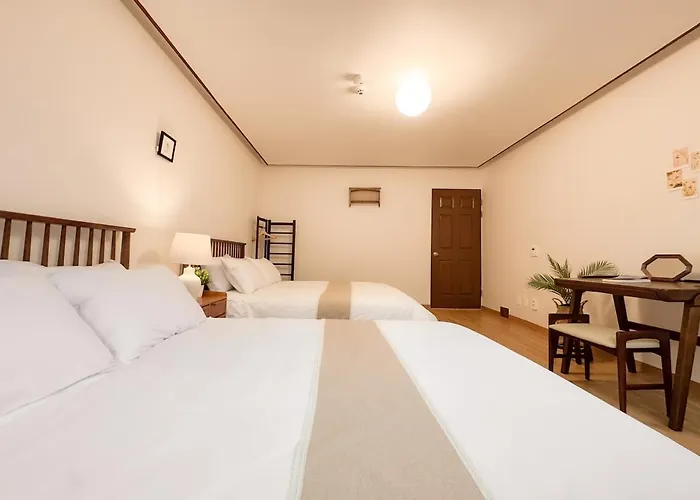 Seongsu Station Spacious 3br House With 4 Beds *