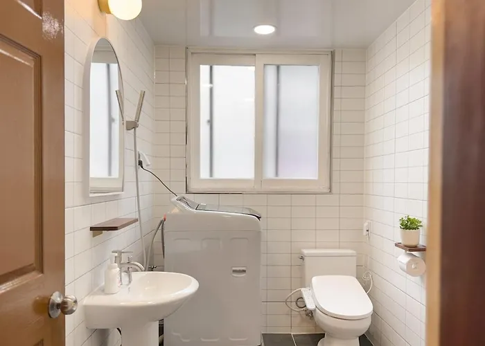Seongsu Station Spacious 3br House With 4 Beds *