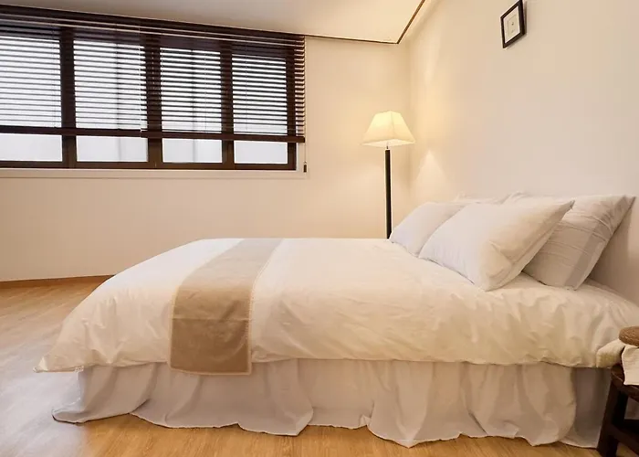 Apartment Seongsu Station Spacious 3br House With 4 Beds