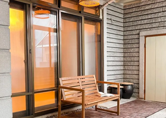 Seongsu Station Spacious 3br House With 4 Beds Apartment