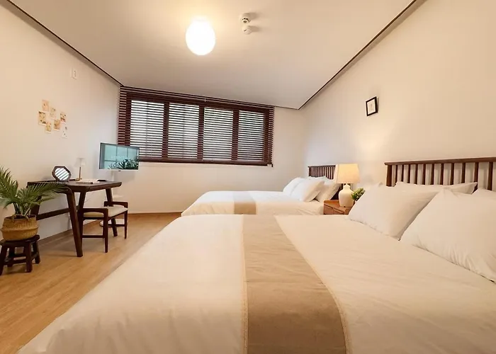Seongsu Station Spacious 3br House With 4 Beds