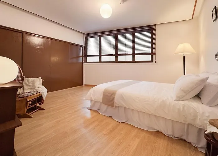 Seongsu Station Spacious 3br House With 4 Beds *